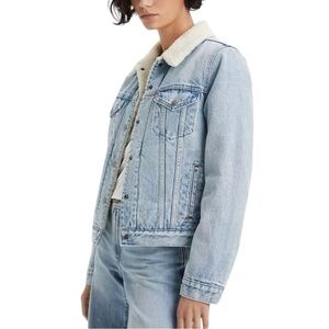 NWT LEVI’S Original Sherpa Trucker Jacket. Size Small